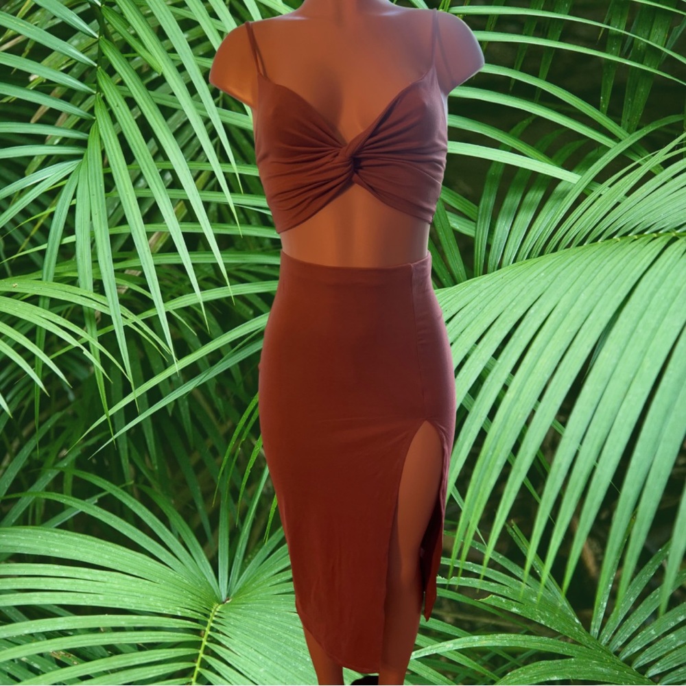 SEXY AND NEW FASHIONNOVA SET IN MAUVE COLOR💄💄 (2 pieces sold together)